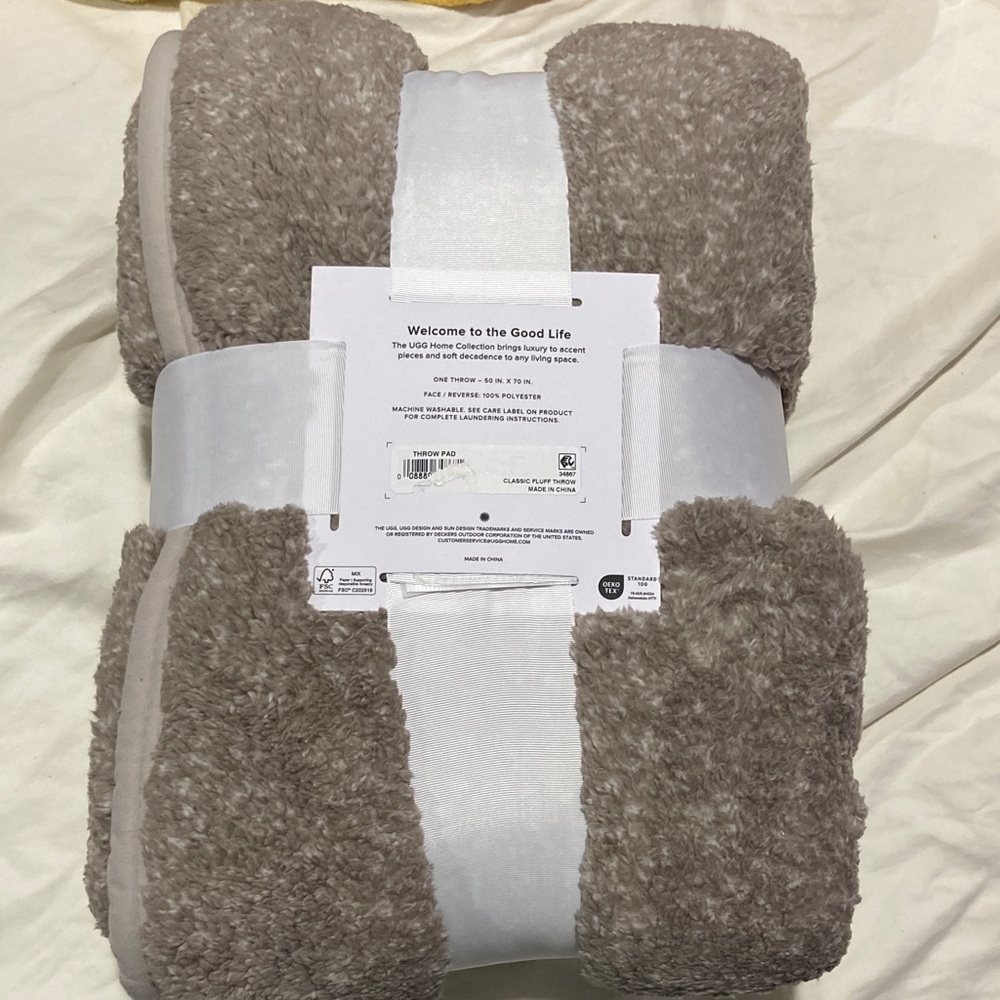 Ugg Throw Blanket - Picture 2 of 4